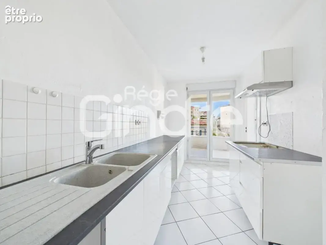 Vente - Appartement - 2 pièces + cuisine - 52 m² - 258 000 € - - photo 5
