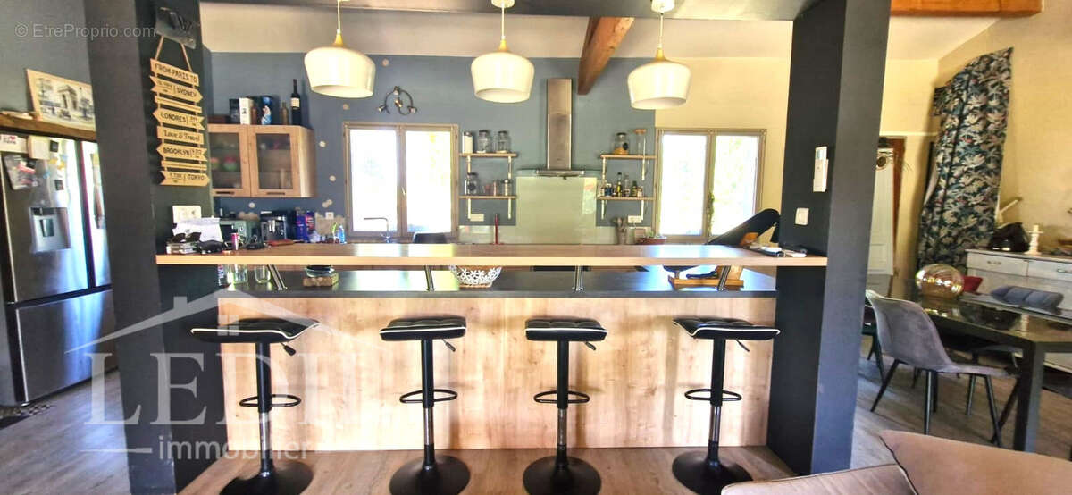 Maison à SAINTE-MAURE-DE-PEYRIAC