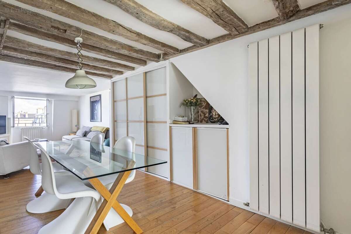 Appartement à PARIS-3E