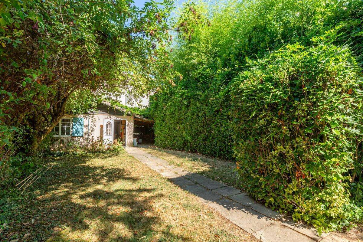 Charmante maison Bourgeoise de 8 pièces de 251 m² avec annexes - photo 9