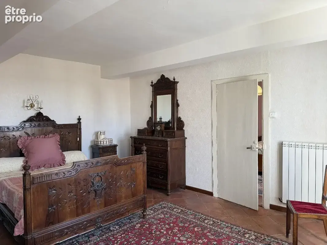 Grande maison de ville avec cours + possibilité de 2 logements ! - photo 10