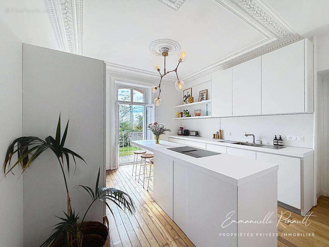 VANNES Albert 1er · Demeure de caractère · 200 m² · Jardin clos plein Sud - photo 14