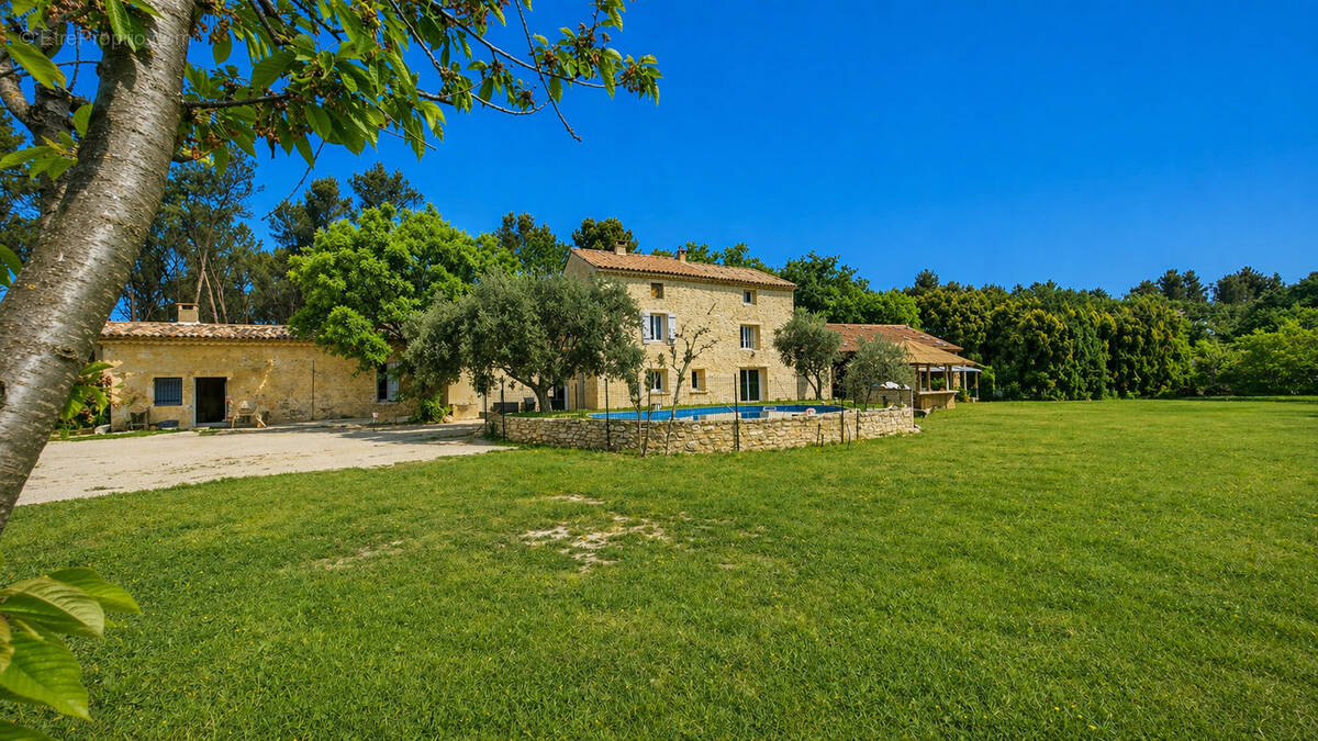 Maison à LA ROQUE-SUR-PERNES