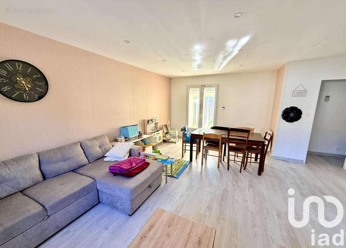 Maison 72 m² à Hambers  - photo 2