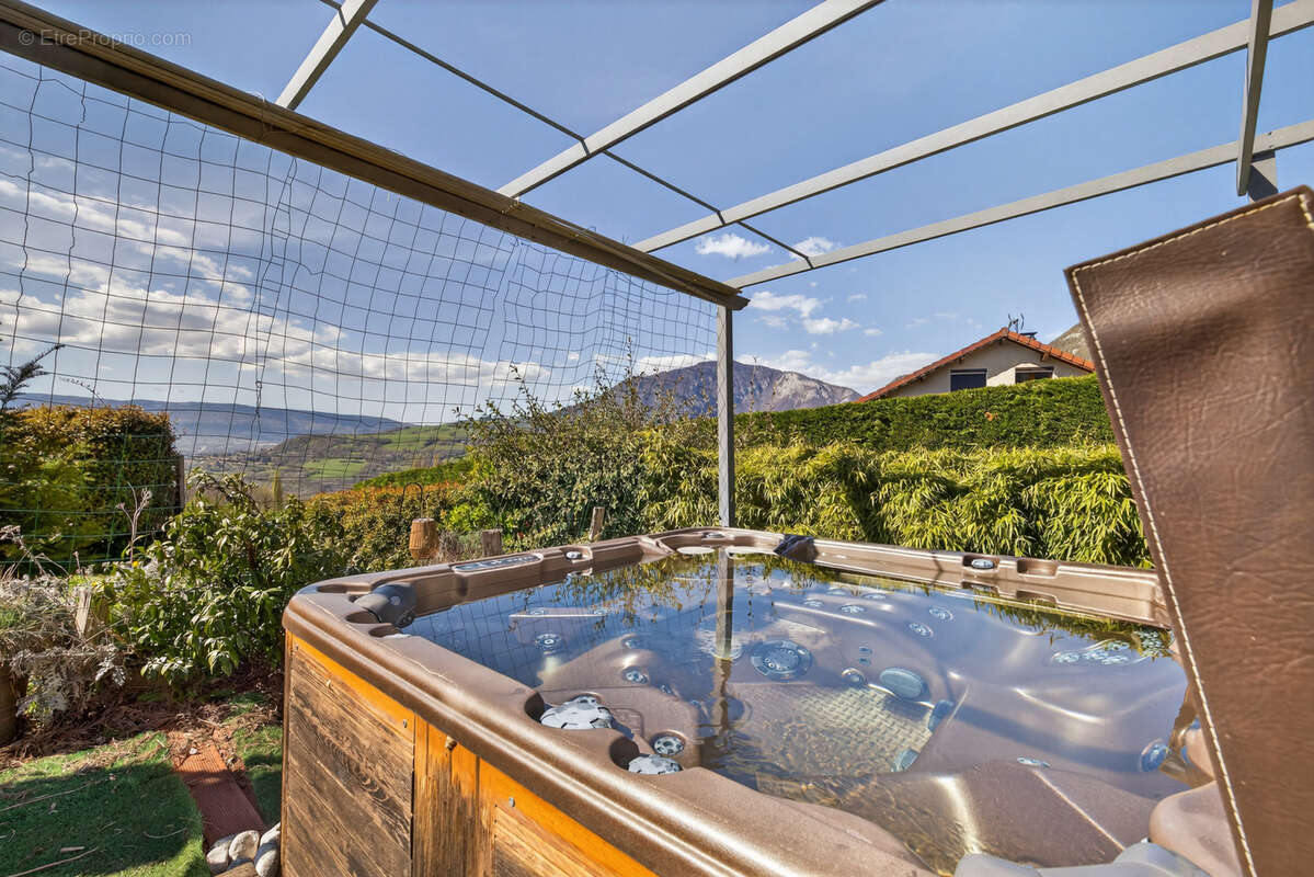 Maison à CLARAFOND-ARCINE
