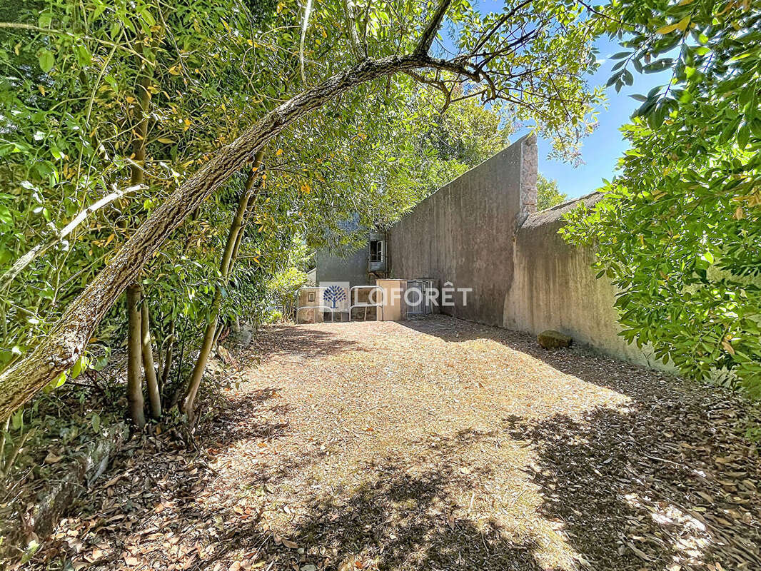 Immeuble 7 logements local commercial parking jardin Parthenay - photo 25