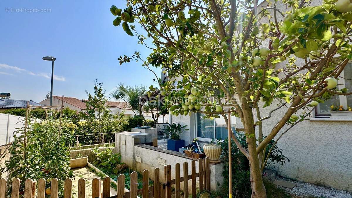 Villa plain-pied avec piscine et garage - photo 14