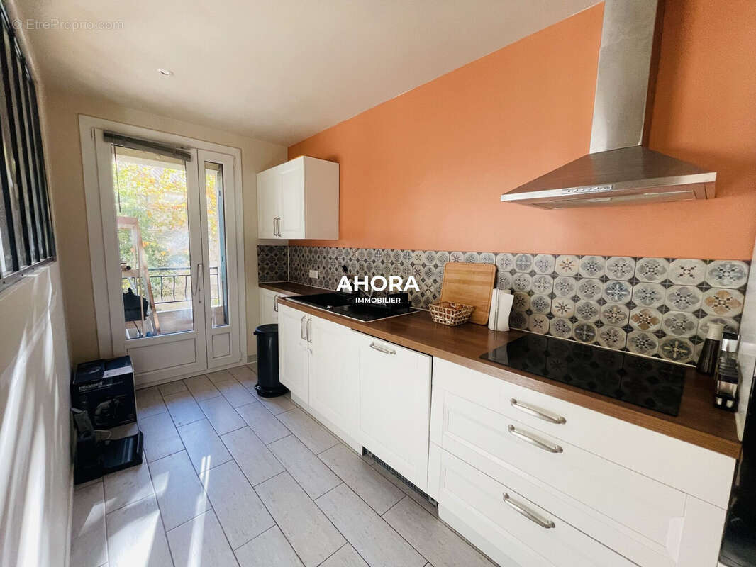 Appartement à MARSEILLE-4E