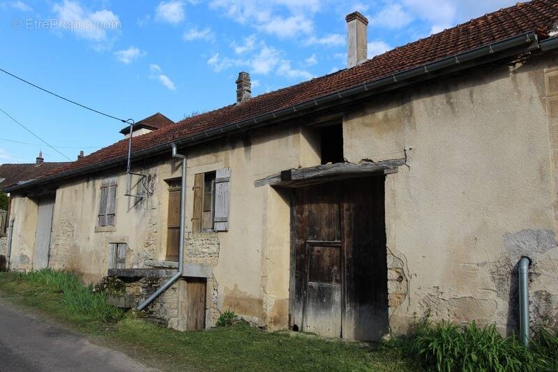 Maison à SAINT-VICTOR-SUR-OUCHE