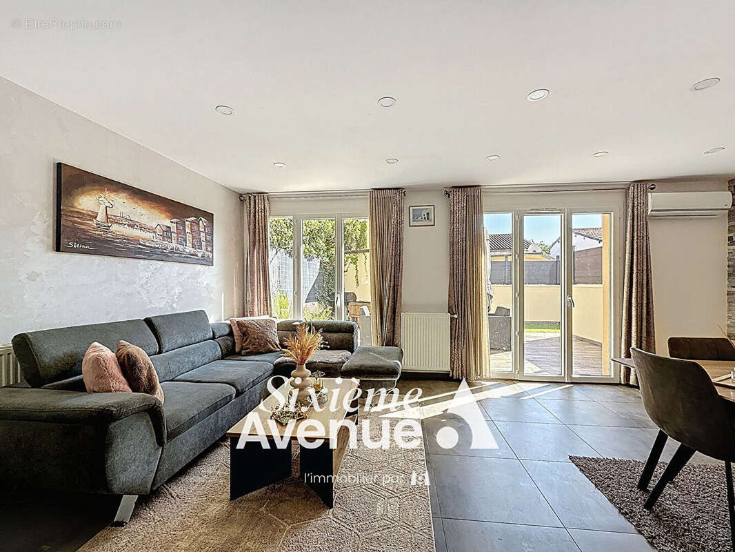 Maison à VAULX-EN-VELIN