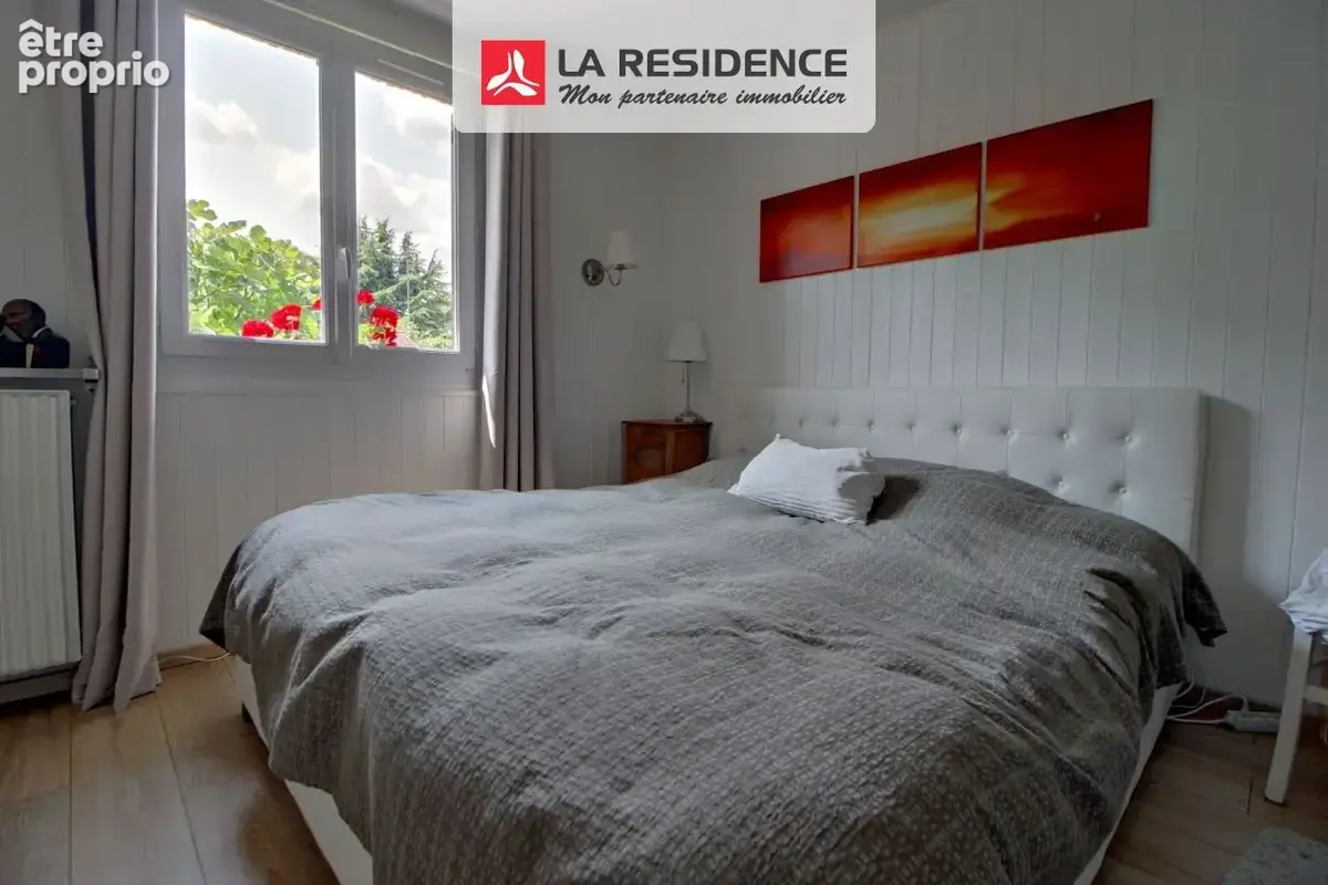 Maison 9 pièces 188 m² à vendre à Plaisir (78370) - photo 2