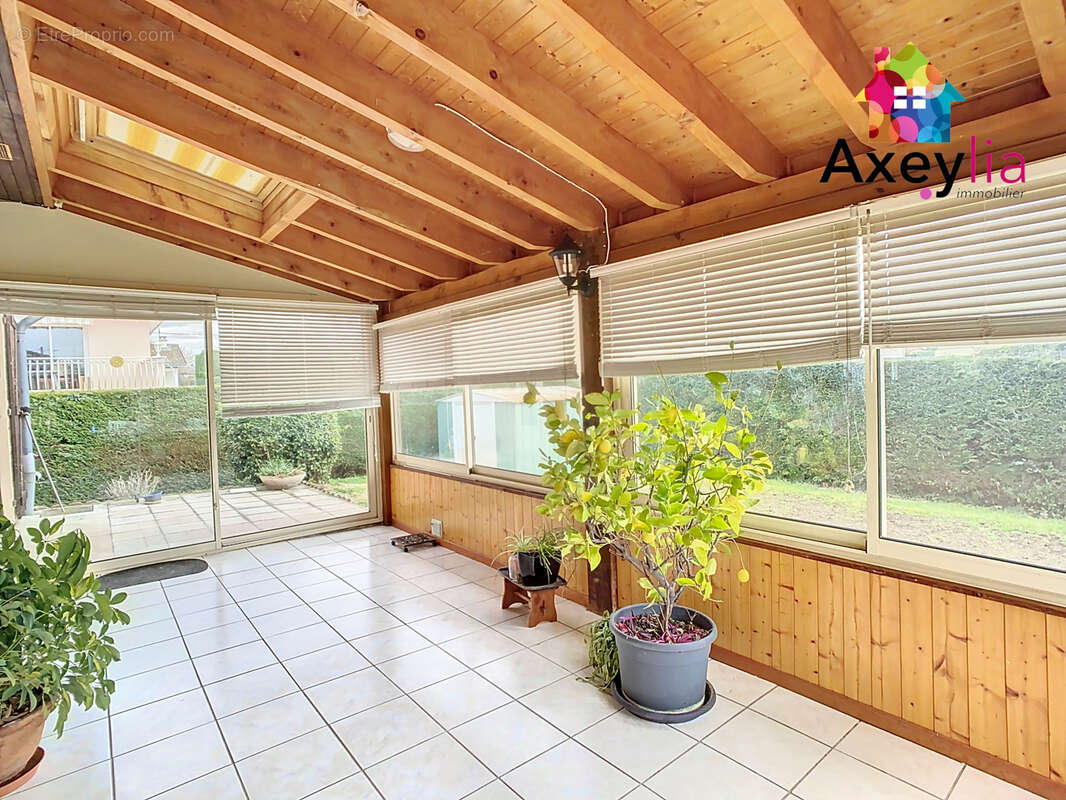 Maison à SAINT-ROMAIN-LA-MOTTE