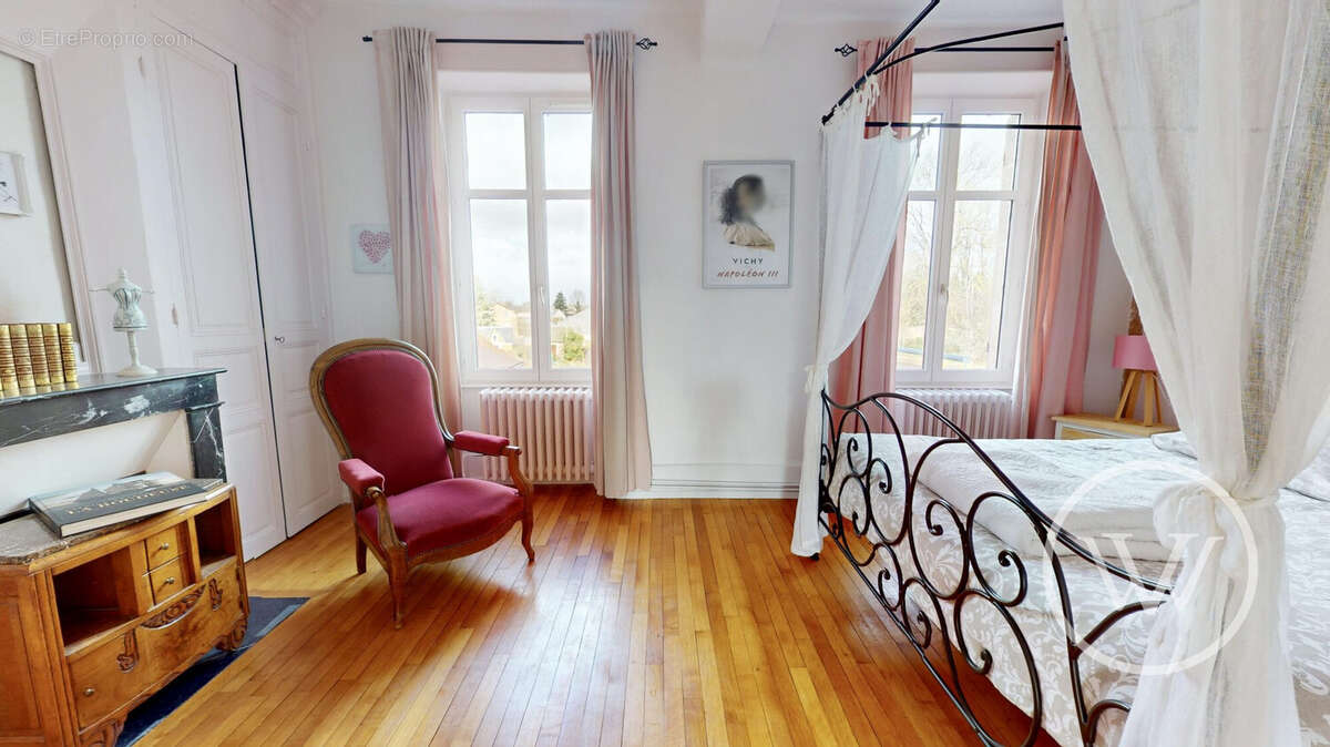 Maison 572 m² à Lapalisse  - photo 9