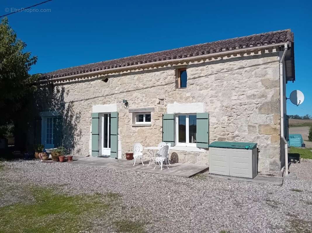 Ferme en pierre avec granges à rénover, piscine et VUE - proche d'Eymet ! - photo 2