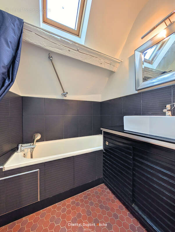 CHARTRES BASSE VILLE -  Appartement de charme dans un bel immeuble à colombages du XVIIème - photo 10