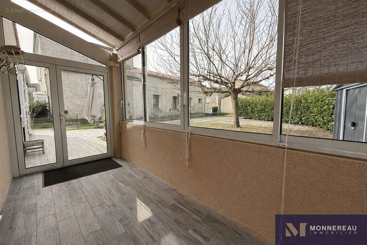 Maison à SAINT-YRIEIX-SUR-CHARENTE