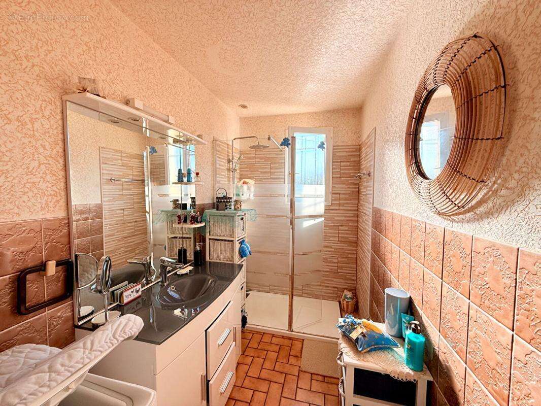 Maison à VILLENEUVE-SUR-YONNE