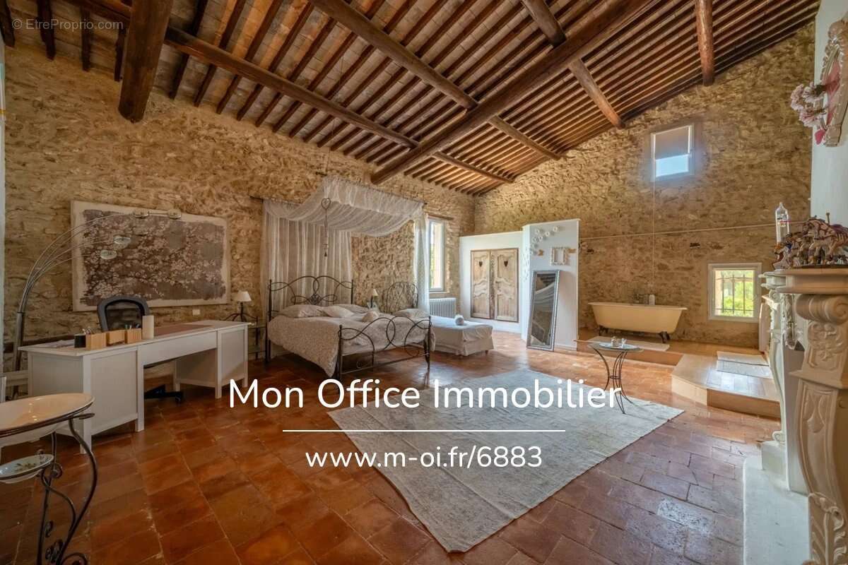 Maison à VERNEGUES