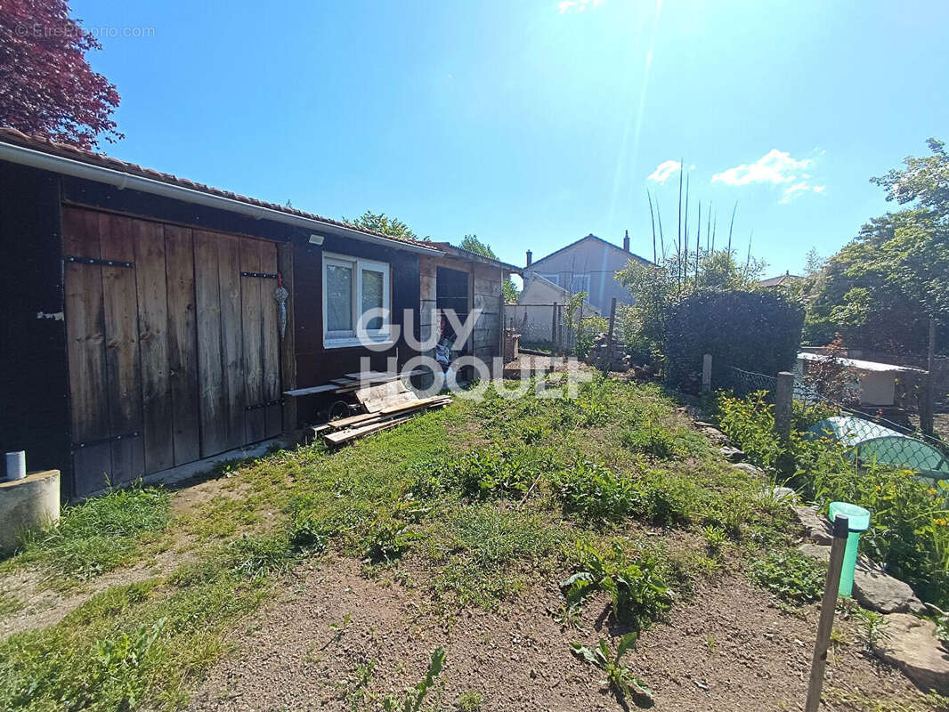 Maison à CHAMBOST-LONGESSAIGNE