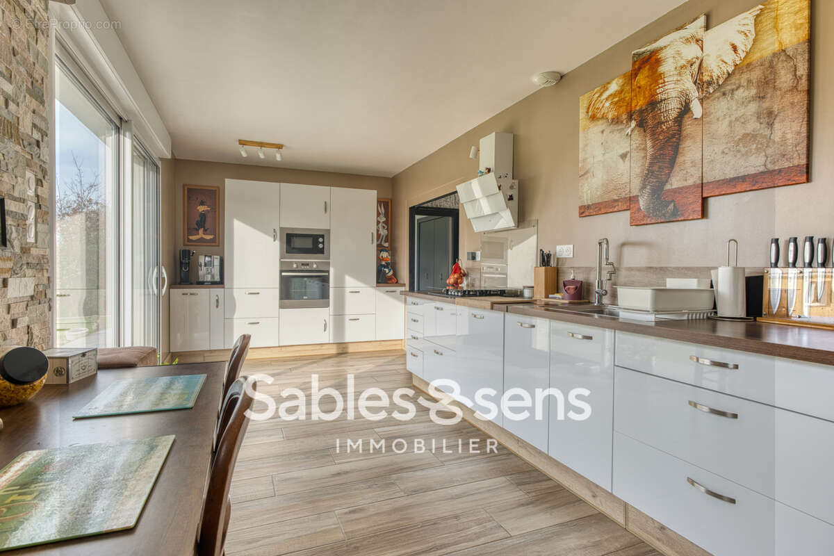 Maison à BEAULIEU-SOUS-LA-ROCHE