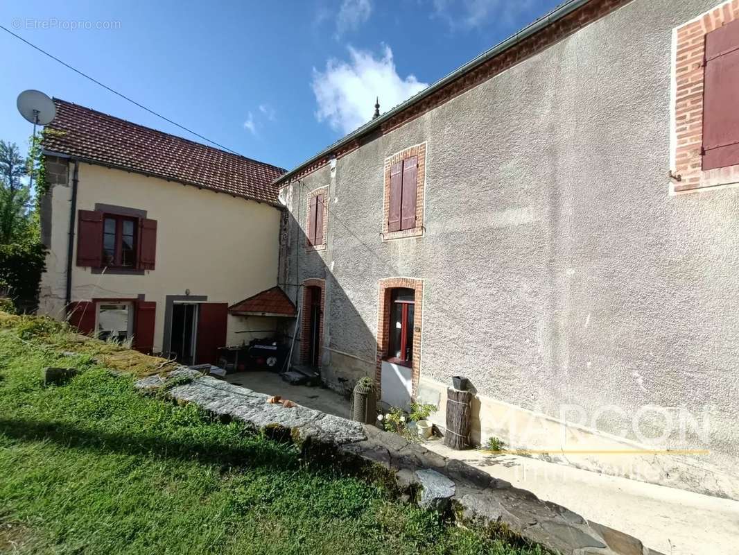 Maison à SAINT-MEDARD-LA-ROCHETTE