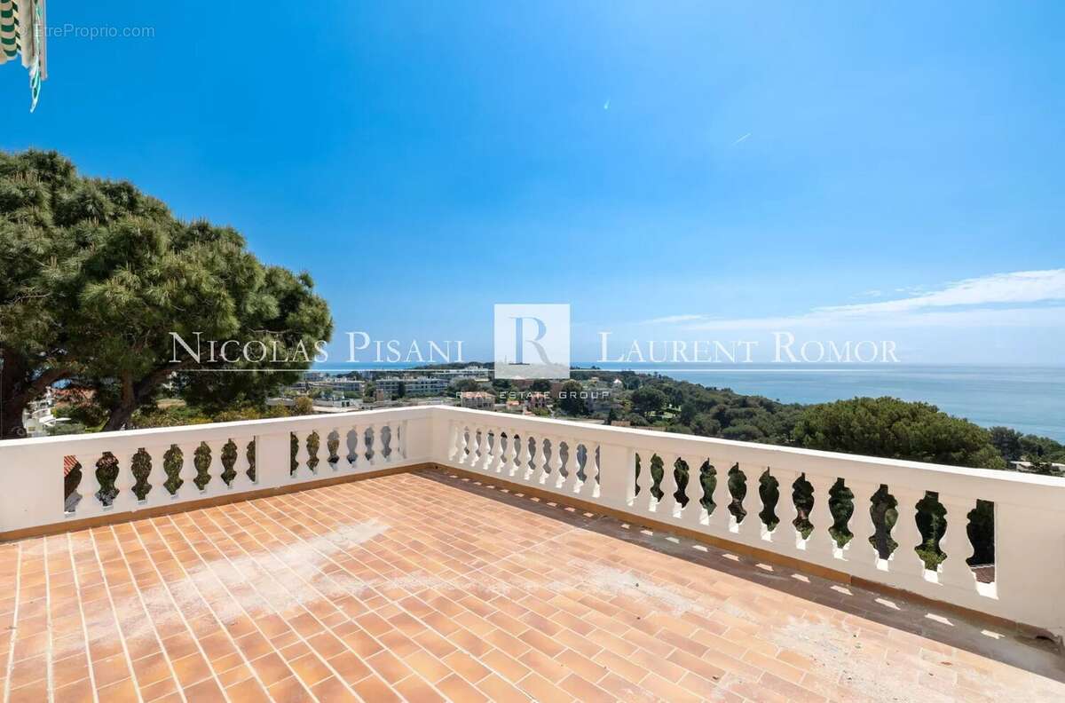 Appartement à ROQUEBRUNE-CAP-MARTIN