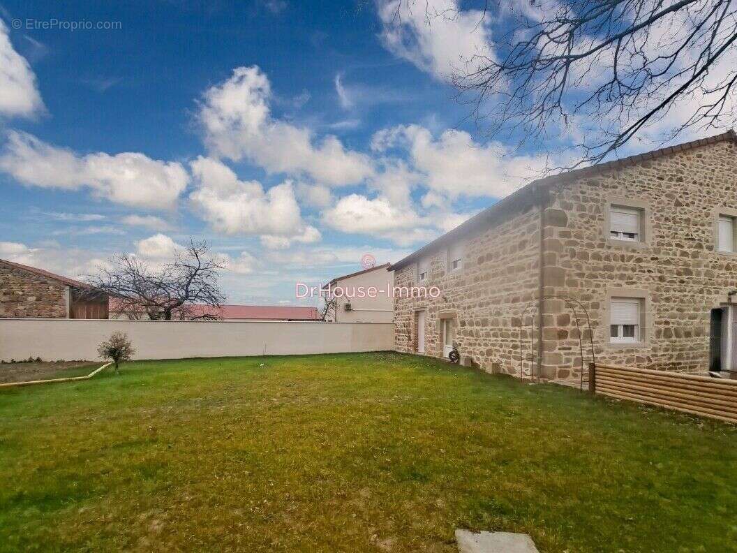 Appartement à AUTHEZAT