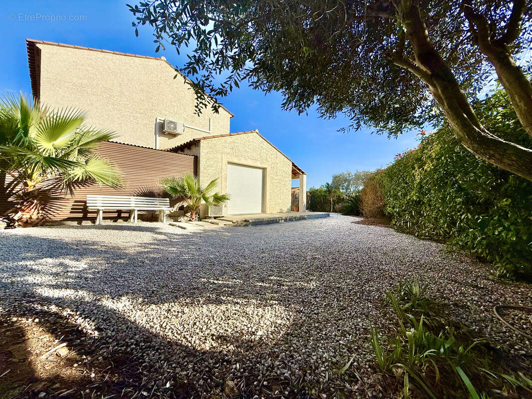 Maison à VIC-LA-GARDIOLE