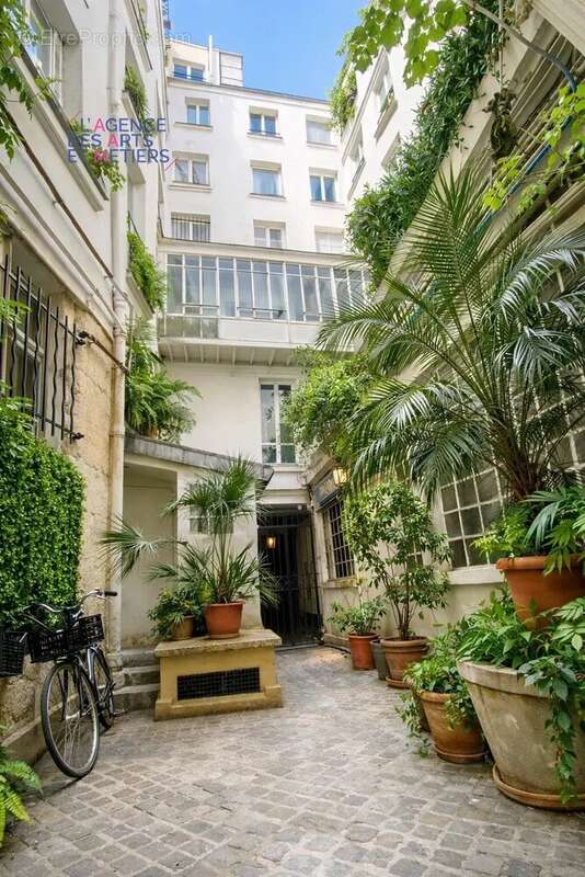Paris 3e – Haut Marais / Arts-et-Métiers – Grand studio au calme avec ascenseur - photo 8