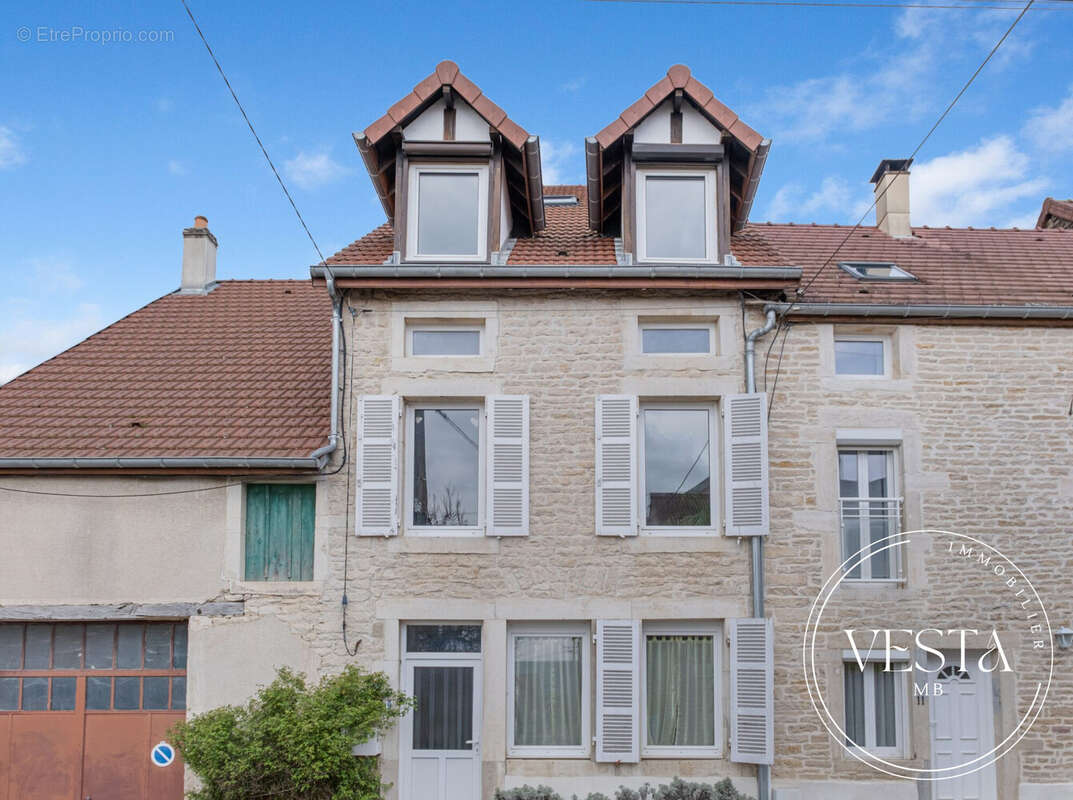 Maison à FLEUREY-SUR-OUCHE