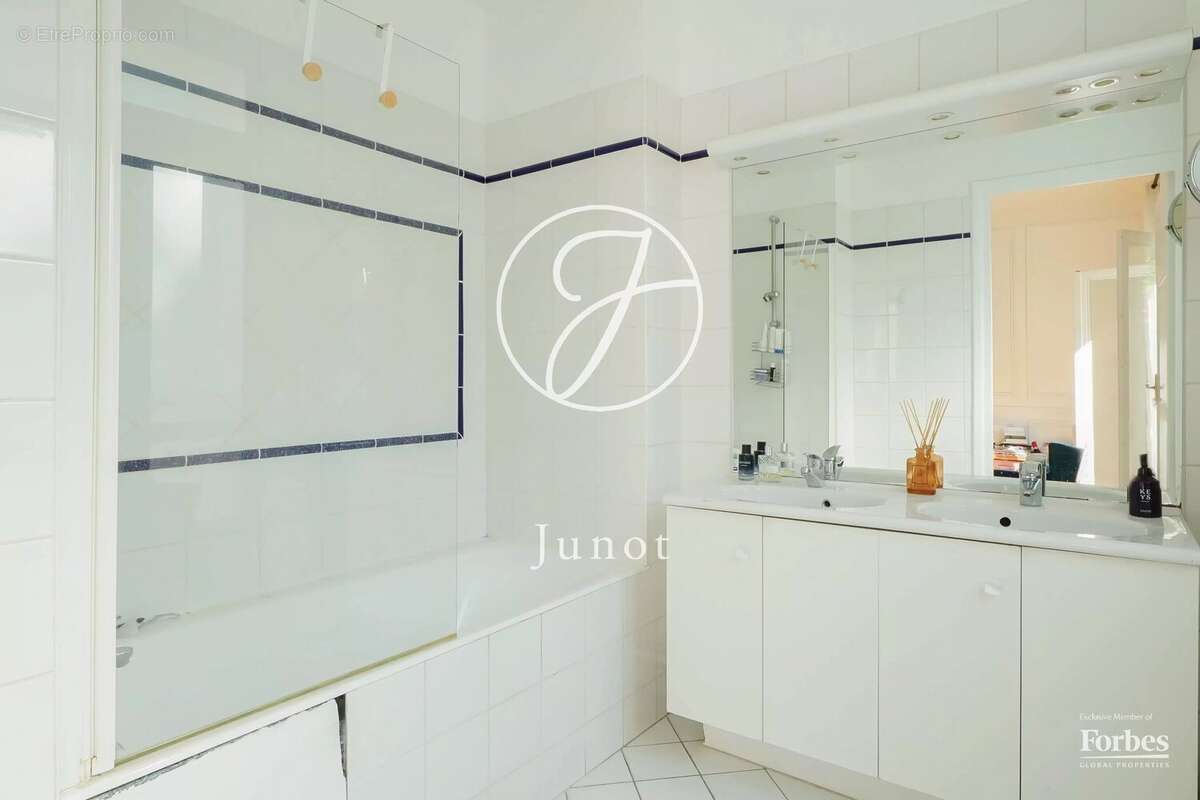 Appartement à PARIS-7E