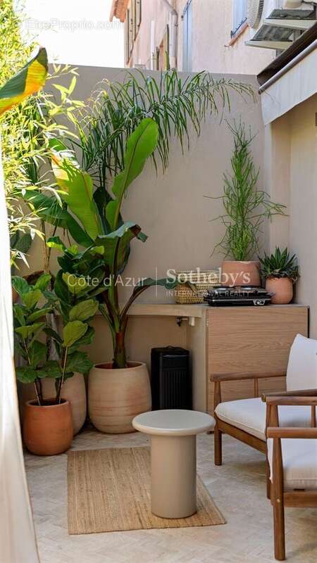 Appartement rénové de 68 m² avec terrasse et garage au cœur de Saint-Tropez - photo 17