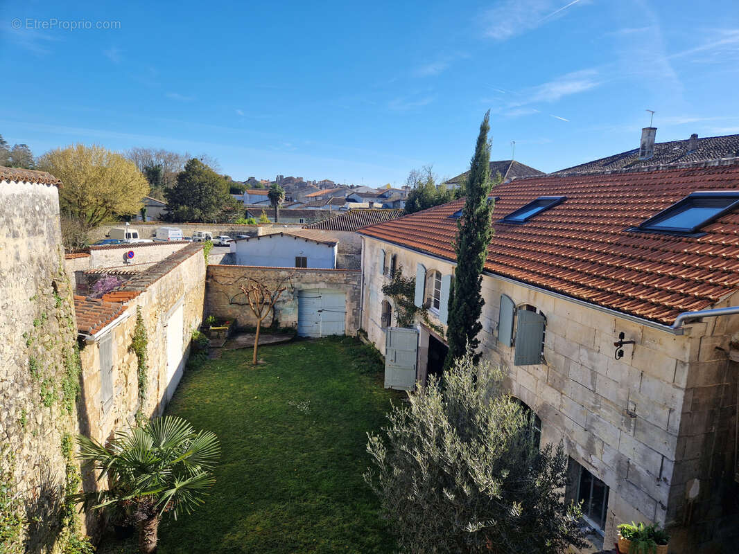 Maison à CHATEAUNEUF-SUR-CHARENTE