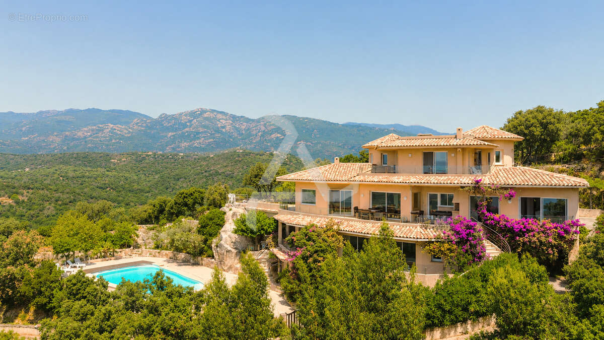 Dans le domaine très exclusif de « marina di fiori » à porto-vecchio villa d’exeption de 354m2 - photo 3