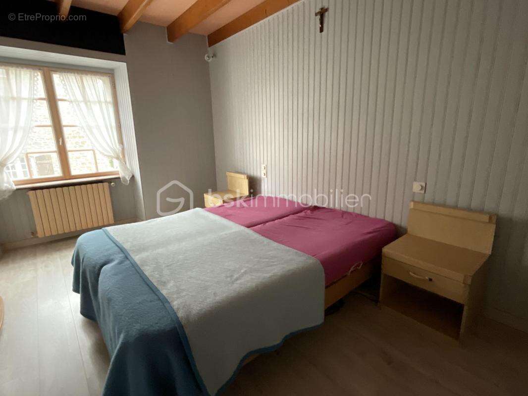 Maison à SAINT-THUAL