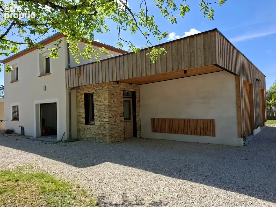 Belle maison familiale aux abords de Cahors sur terrain de 7500 m² - photo 4