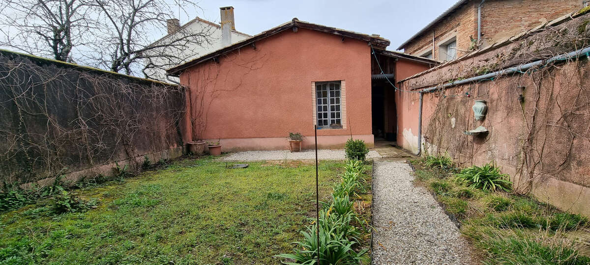 Maison à NEGREPELISSE