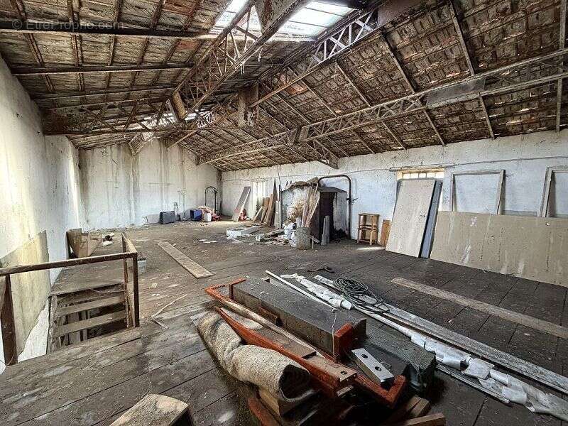 Commerce 220 m² à Leigneux  - photo 5