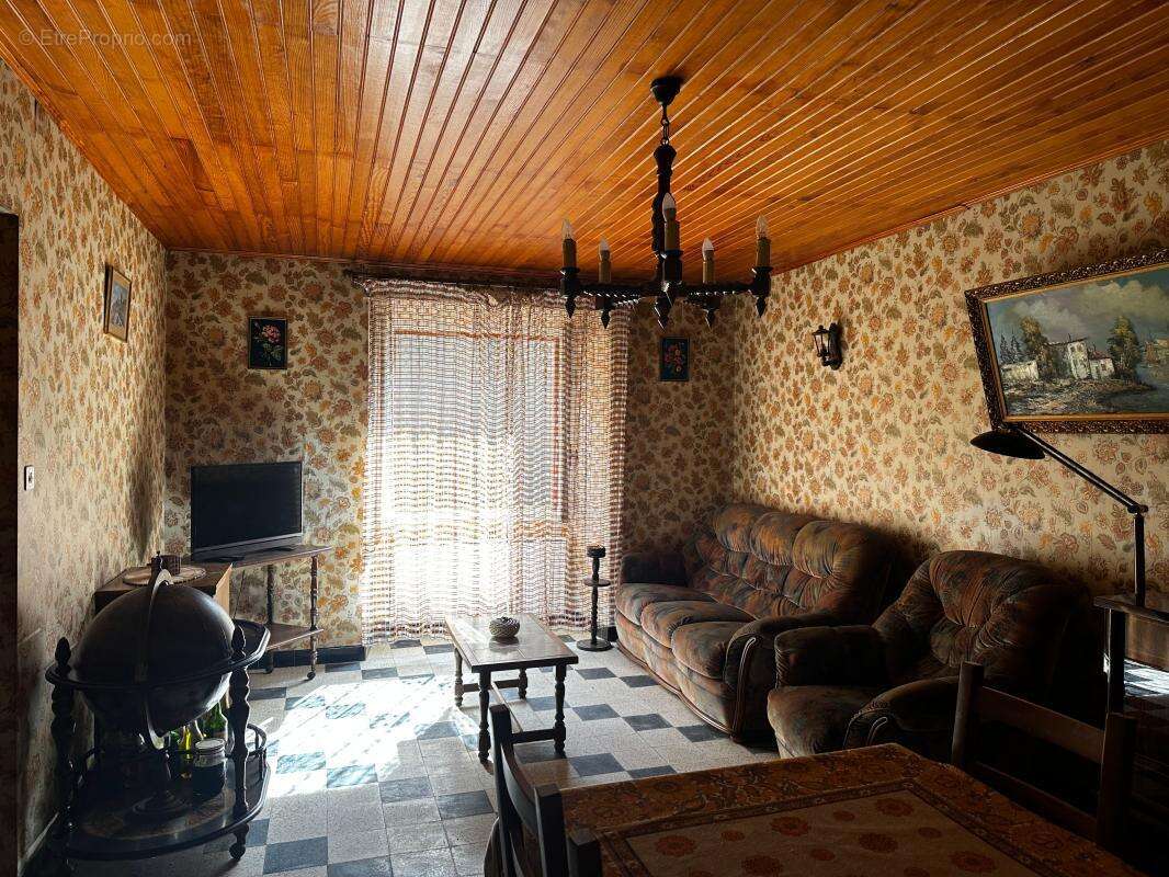 Maison à COUSTAUSSA