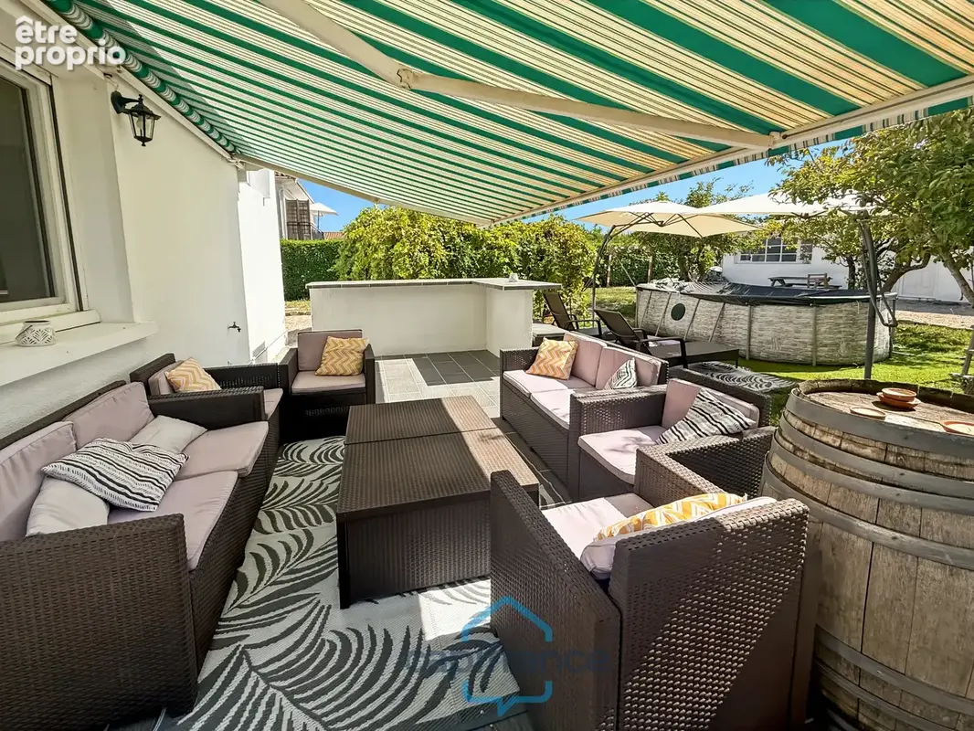 Dpt Gers (32), à vendre RISCLE très belle maison T8 de 220 m² habitables + grand garage et dépendances sur 875 m² de terrain, au - photo 12