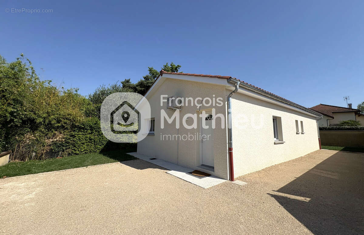 Saint-André-le-Bouchoux - Maison neuve de plain-pied sur 503 m2 de terrain - photo 3