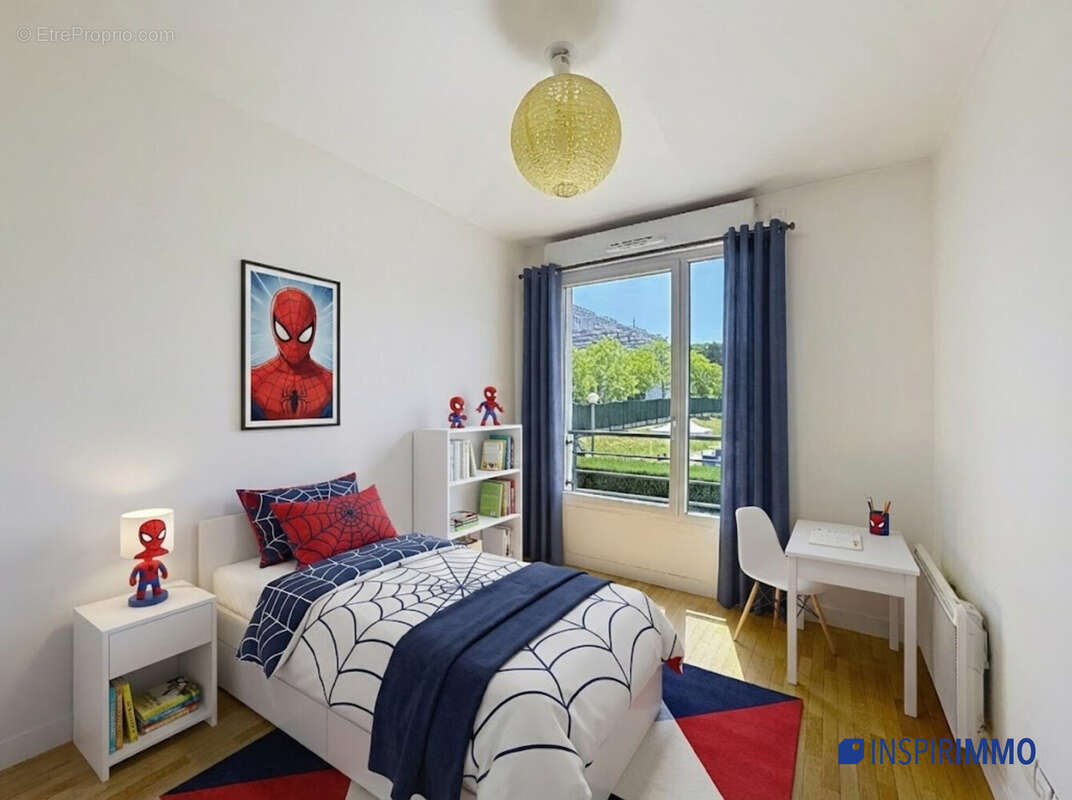 chambre 3 avec rangements - Appartement à SAINT-CYR-L&#039;ECOLE