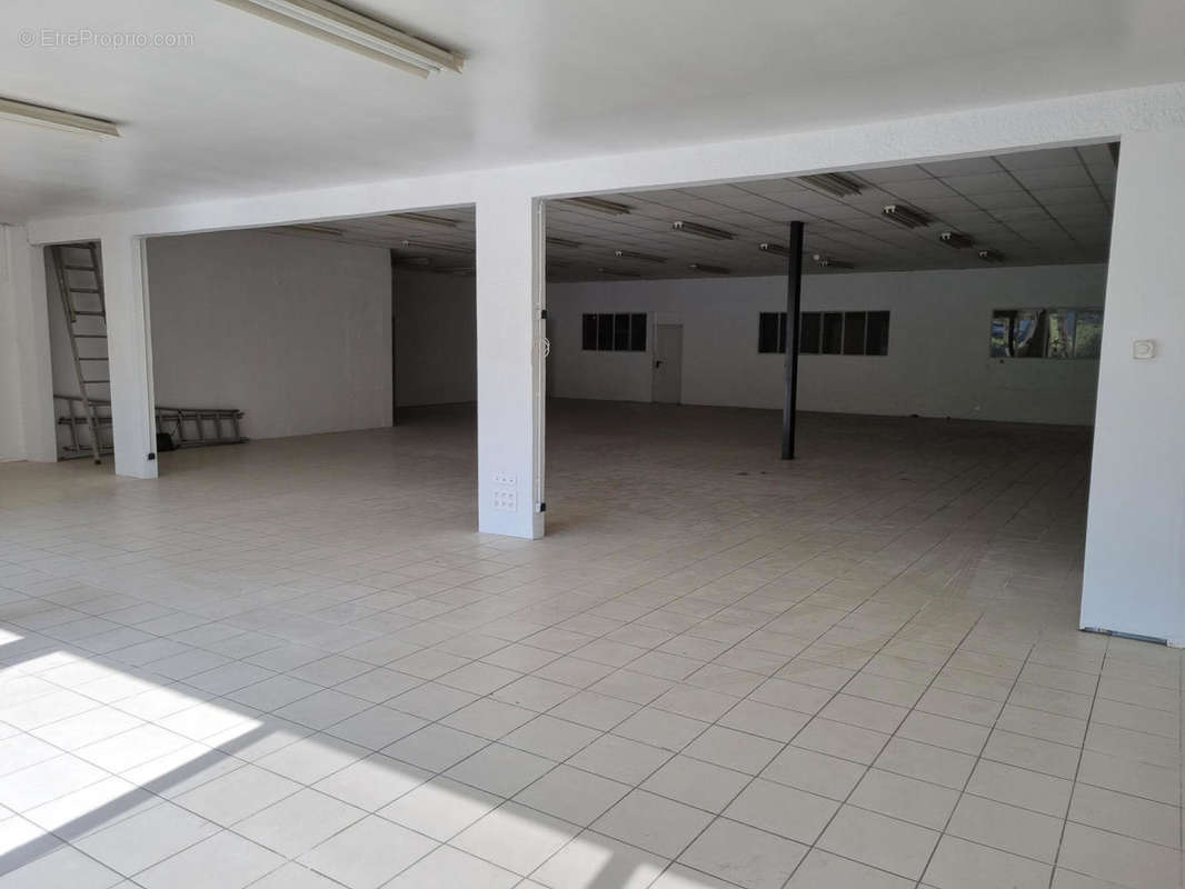 20230526_100807 - Commerce à NONTRON