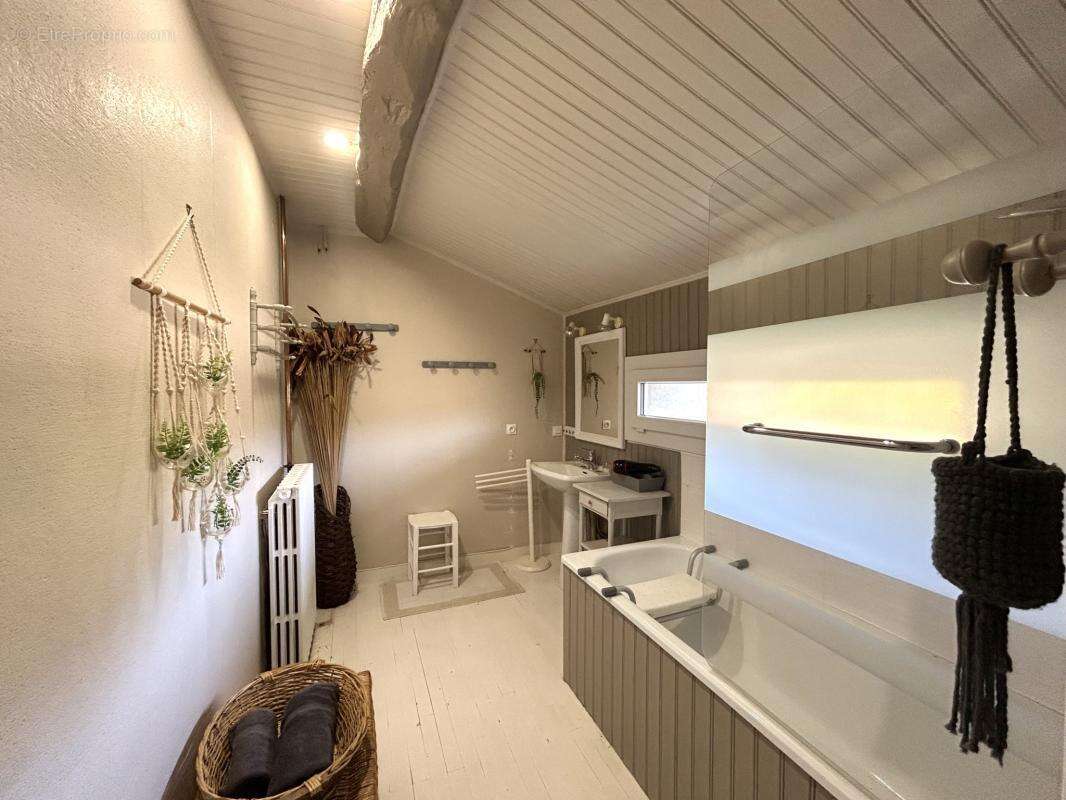 longère en pierres avec granges , 3 chambres, possibilité ch - photo 8