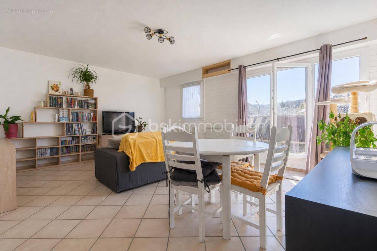 Appartement à POISY