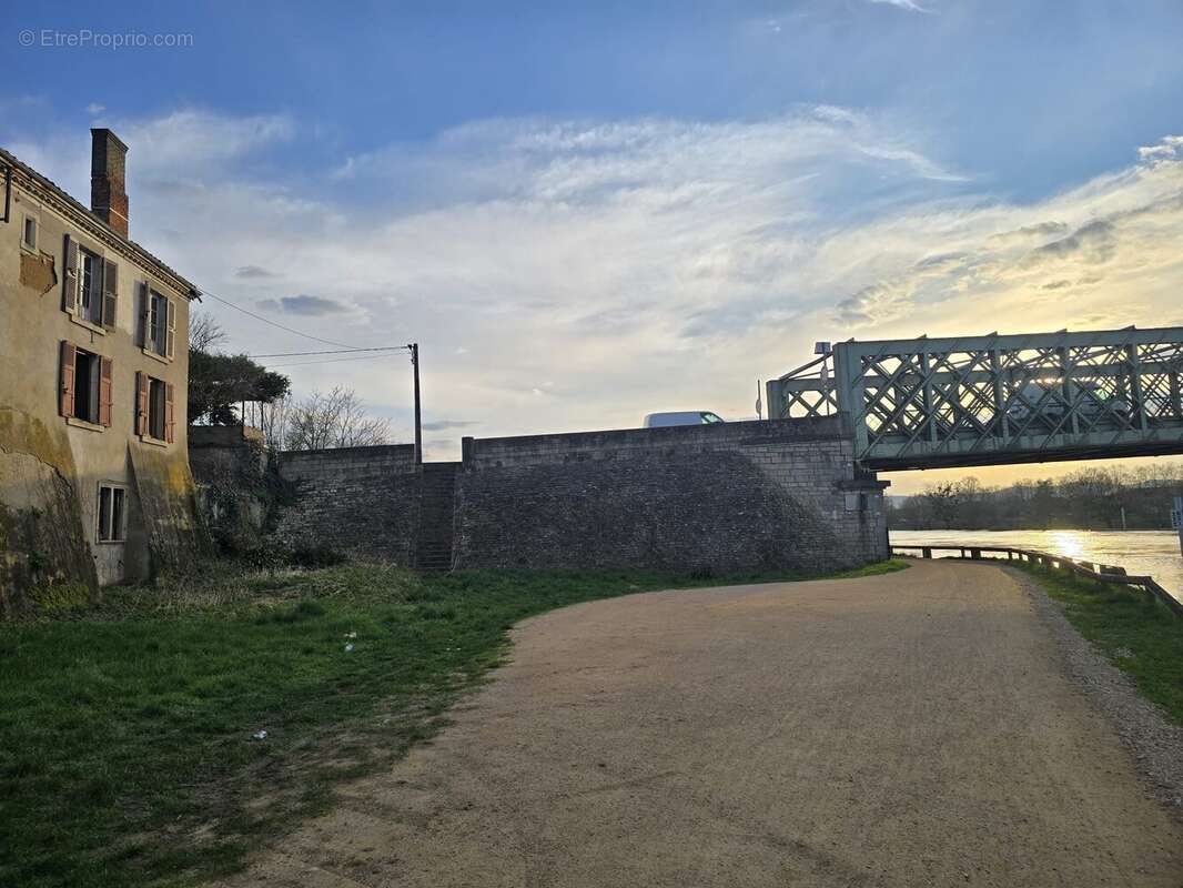 Commerce à GUEREINS