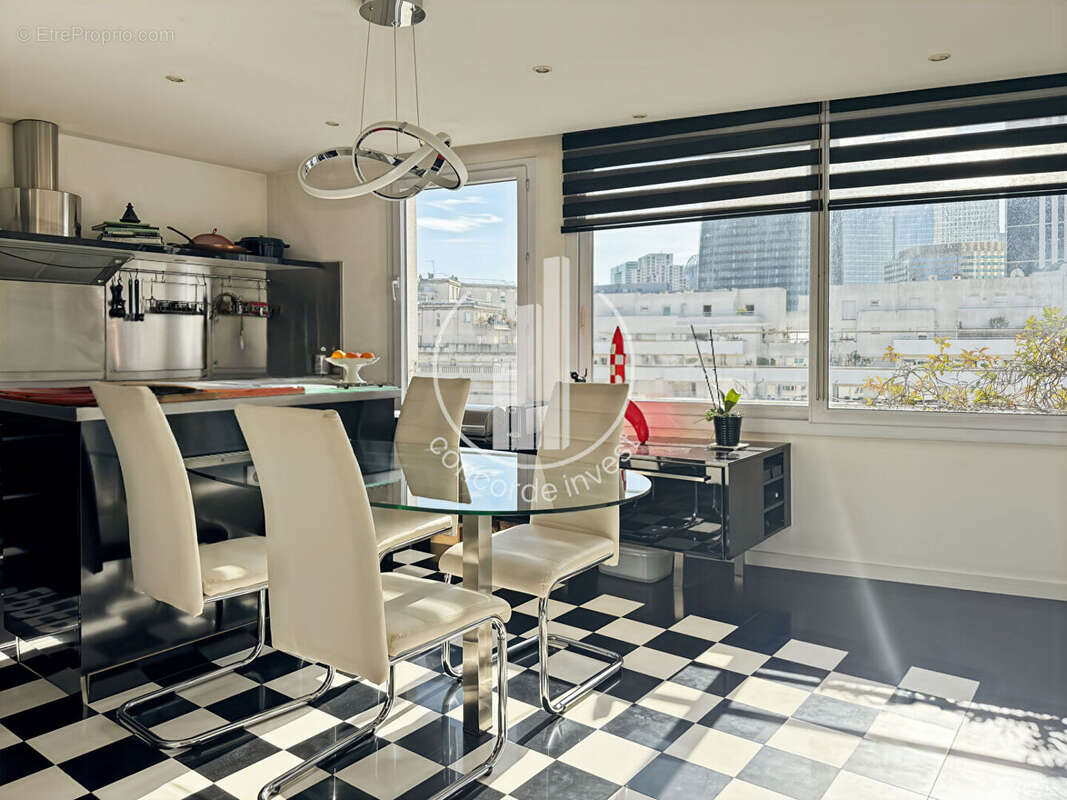 Appartement à COURBEVOIE