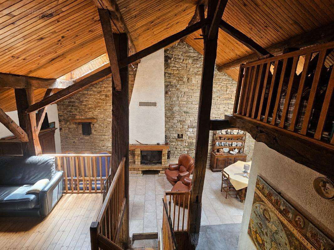 Maison de caractère en pierres, dépendances et terrain de 1,36 ha avec source - photo 16