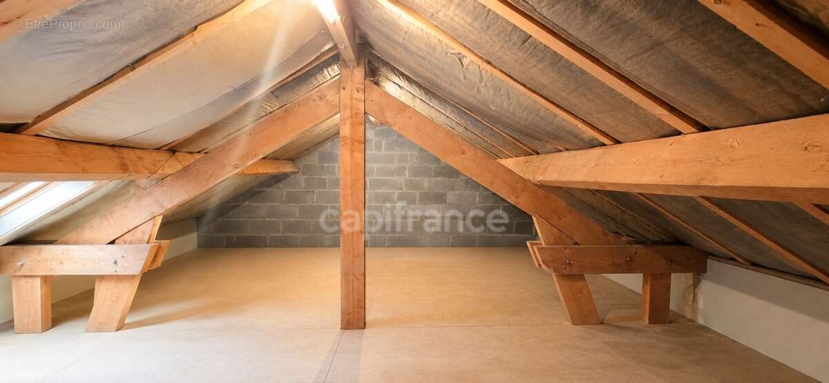 Toulon-sur-arroux – maison avec 2 garages attenants, jardin et combles aménageables - photo 8