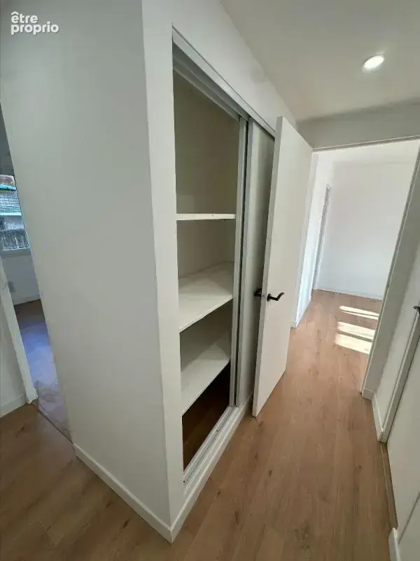 30.GARD.NIMES. Appartement traversant de 62 m² entièrement rénové - photo 13